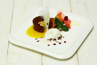 Şekerli tatlı dondurma ile