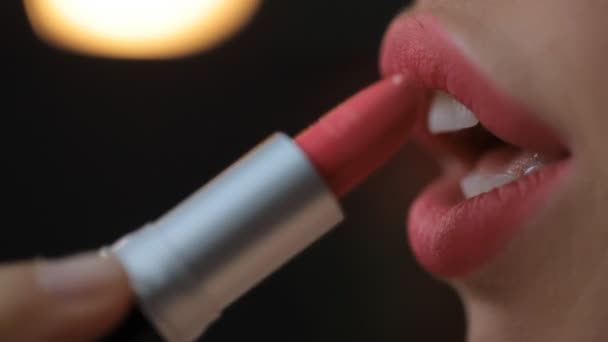 Rossetto punteggiato sulle labbra — Video Stock