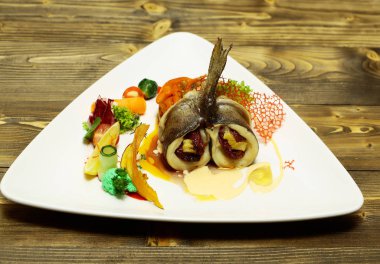 Kavrulmuş doldurulmuş balık