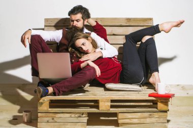 Genç çift birlikte vakit