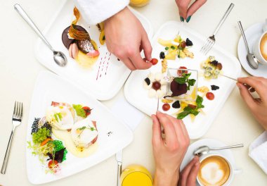 yiyecek ve içecekler ile el