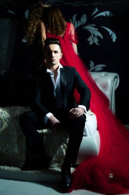 yakışıklı adam ve zarif kadın