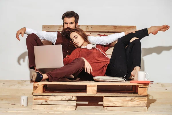 Genç çift birlikte vakit