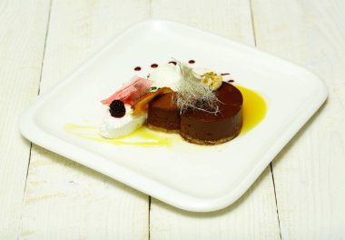 Şekerli tatlı dondurma ile