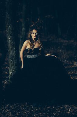 ormandaki zarif genç Çift