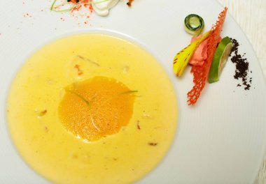 Çorba veya kaynak köpük ile