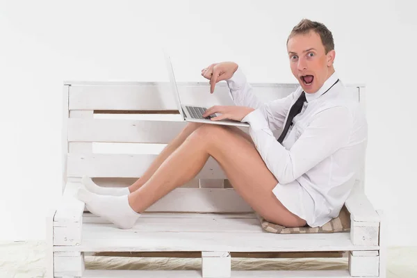 Surprised businessman with laptop — Stock Photo, Image