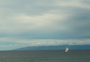 Yelkenli gemi veya mavi deniz yat