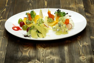 Atıştırma veya peynir tabağı