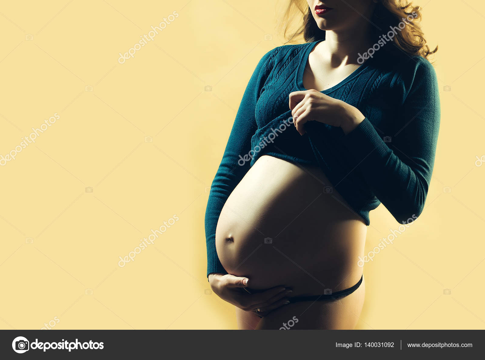 Половой акт с беременной девушкой в тренажерном зале
