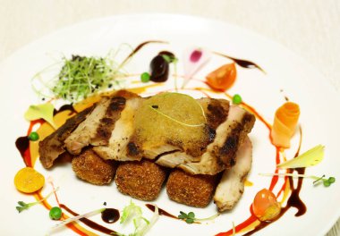 Kızarmış et ve ekmekli pirzola