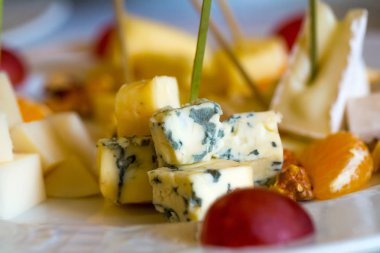 Lezzetli peynir tabağı