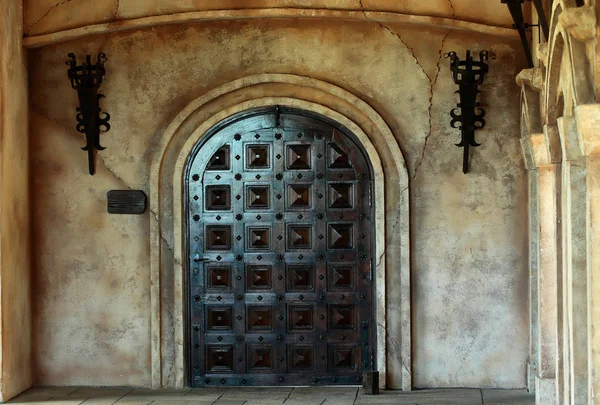 Old wooden arch door — Stock Photo, Image