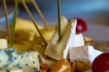 Lezzetli peynir tabağı