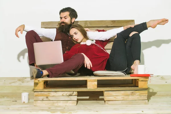 Young couple spend time together — Stock Photo, Image