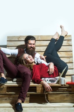 Mutlu genç çift vakit