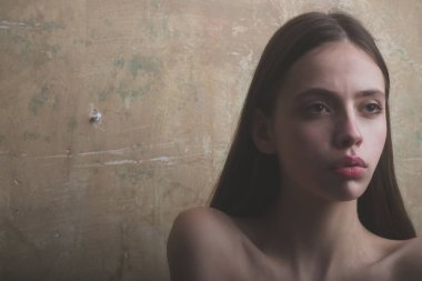 seksi dudaklar ve uzun saçlı çok seksi kadın yüzü