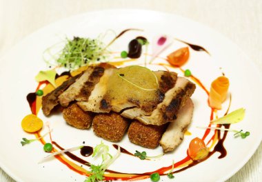 Kızarmış et ve ekmekli pirzola