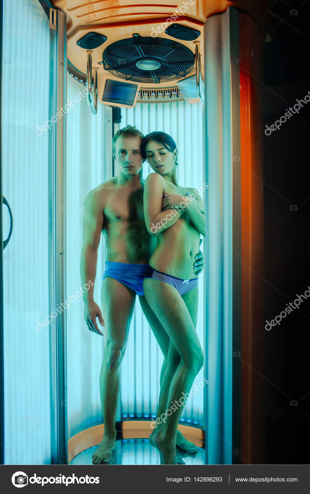 Sexy couple of muscular man and naked woman in solarium Stock Photo by ©Tverdohlib 142896293