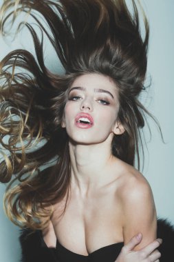 çok seksi kadın veya kürk uzun saçlı kız