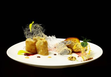 Haşhaş tohumu ile haddelenmiş krep