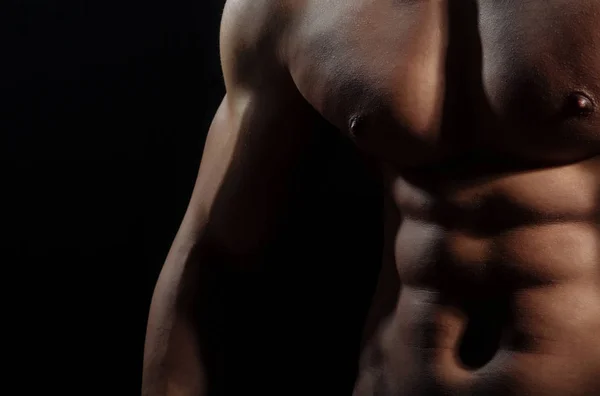 Torse masculin de macho homme musclé avec corps d'athlète sexy — Photo