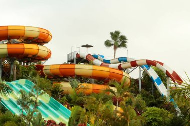 Güzel su veya renkli KAYDIRAK ile aqua park