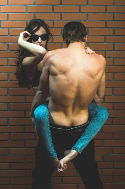 kas maço erkek ve çok seksi kadın genç Çift