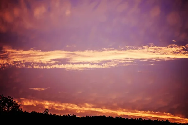 Drammatico cielo serale con nuvola — Foto Stock