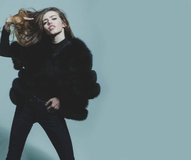 çok seksi kadın veya kürk uzun saçlı kız