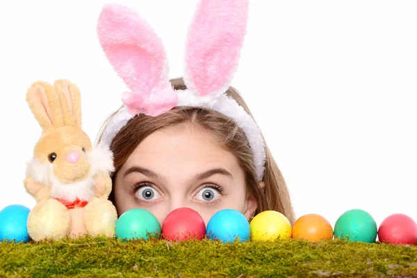 Boldog Húsvét lány-nyuszi füle színes tojás, nyúl — Stock Fotó