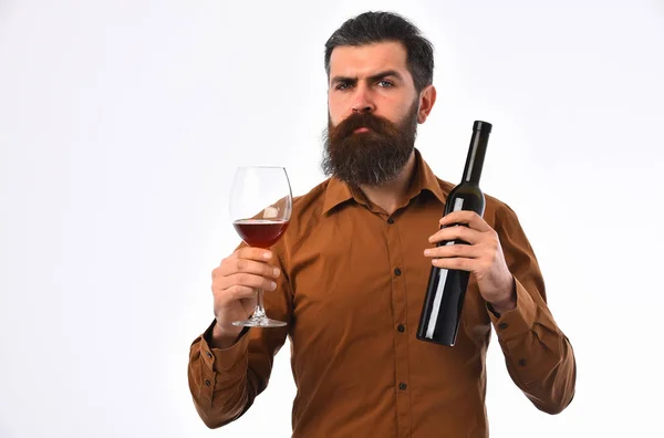 Hipster γενειοφόρος άνδρας με μπουκάλι κρασί, γυαλί σε καφέ πουκάμισο — Φωτογραφία Αρχείου