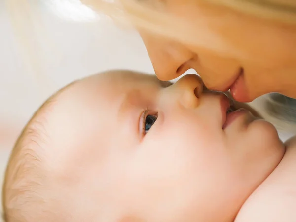 Mother kissing her son newborn — Stock Photo, Image