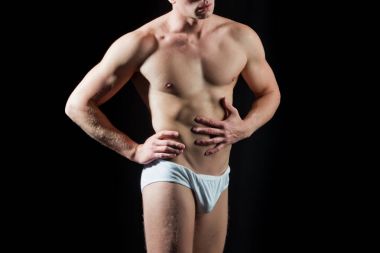 kaslı adam tutun yandan göbek karın ağrısı vardır