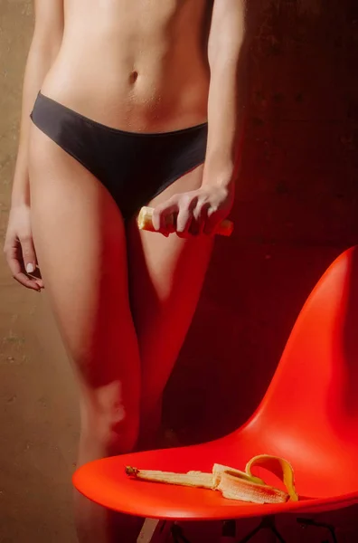 Sexy weiblichen Körper und Banane — Stockfoto
