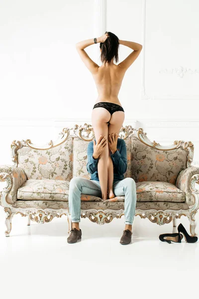 Man with sexy woman on couch — Stock Photo, Image