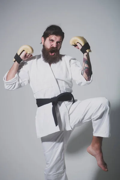 Bearded shouting happy karate man in kimono and boxing gloves — Stock Photo, Image