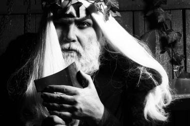 Zeus balta ile