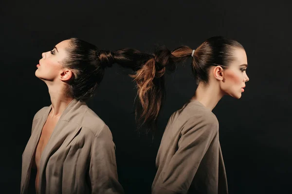 Belleza y moda, peluquería y peluquería, vínculo y conexión —  Fotos de Stock