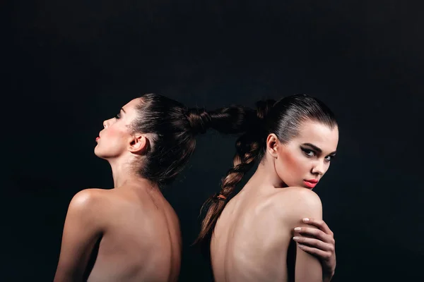 Naken lesbisk modeller med flätat hår — Stockfoto