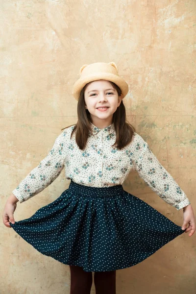 Criança ou menina ou modelo jovem elegante — Fotografia de Stock