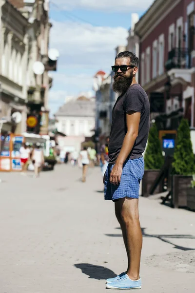 Bearded man with beard in black, stylish sunglasses — Stock Photo, Image