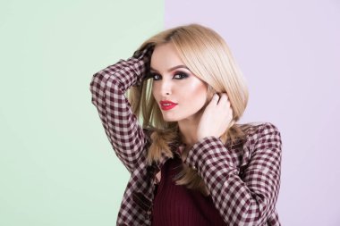 Makyaj giysi ve moda ceket ile güzel kadın