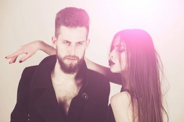 sakallı adam, kadının siyah moda makyaj ile Çift