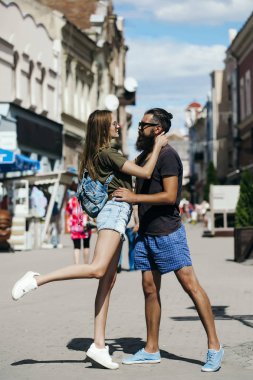 Kız sarılma yakışıklı adam