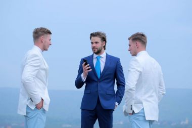 işadamı ile hareket eden ya da cep telefonu ikiz erkek ile konuşma