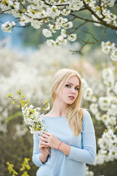 Beauty en fashion, Wellness en ontspannen, lente en de zomer natuur — Stockfoto