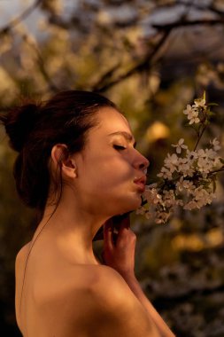 Güzellik ve doğa, yalnızlık, spa ve sakin ol, kız