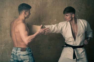 erkek karate eğitimi