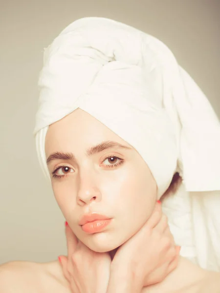 Spa, hudvård, skönhet, kvinna med handduk — Stockfoto
